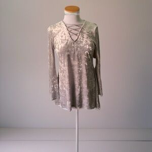 1804 Coin velvet gray bell sleeve top Sz L
